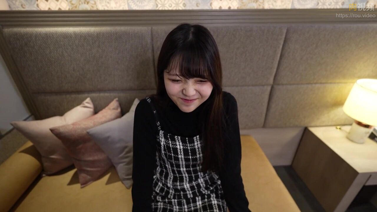 模特兒般的身材女大生為得到獎學金不惜犧牲身體 小穴被射滿精液 無碼