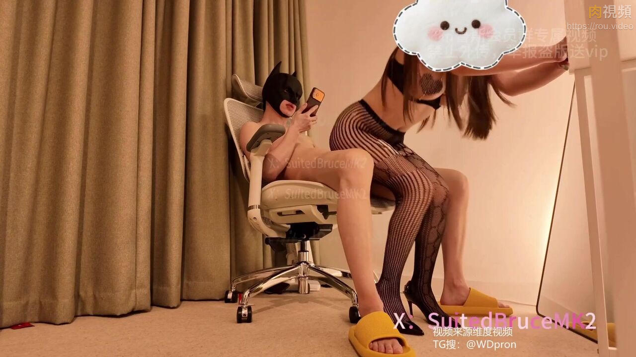 魚網絲小母狗主動送上門求操 她已離不開這根大肉棒 布魯斯