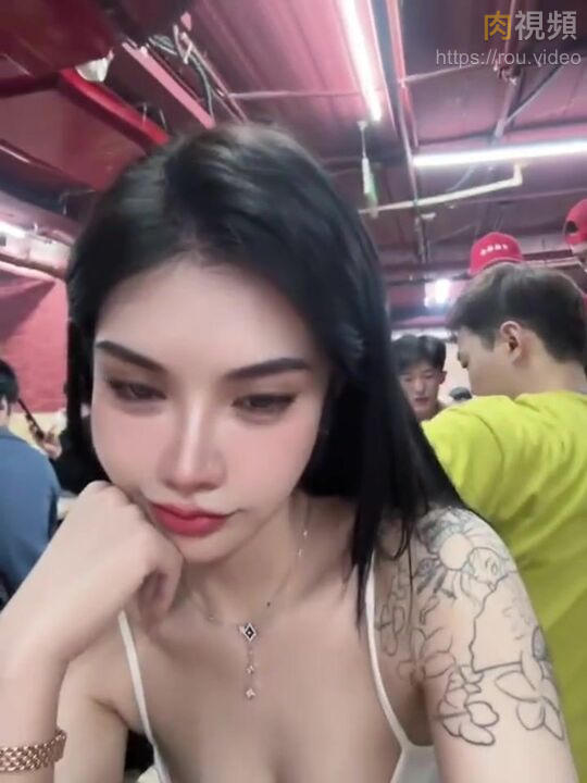 極品大奶美女麗娜足交口交對鏡後入 過膝襪