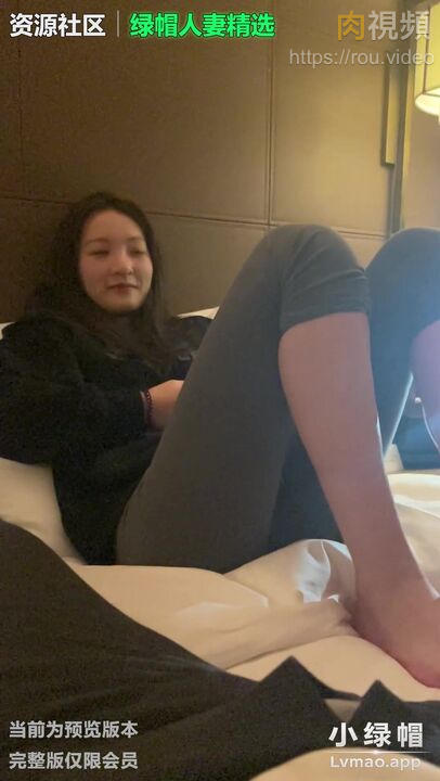 害羞的嫩妹手足並用擼棒 中國