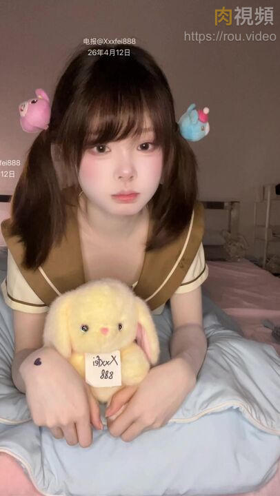可愛雙馬尾校花趴在床上被男同學操到語無倫次 辭寶