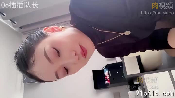 富婆酒吧約男模，有錢真好，連逼都是定期保養，稍微一摸就水汪汪的