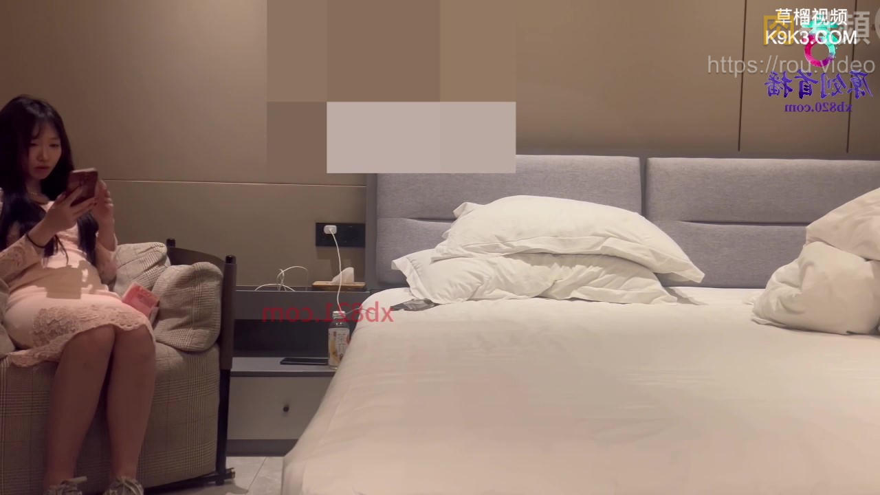 杏吧芬達 - 粉色小裙子的小妹妹 物材苗條大腿滑溜溜 