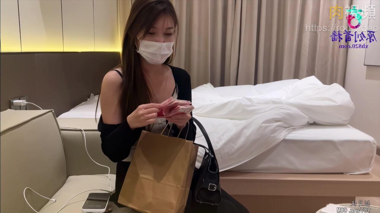 杏吧芬達 - 黑絲御姐 她有精緻臉蛋和剛好的身材受不了我恨恨的操 