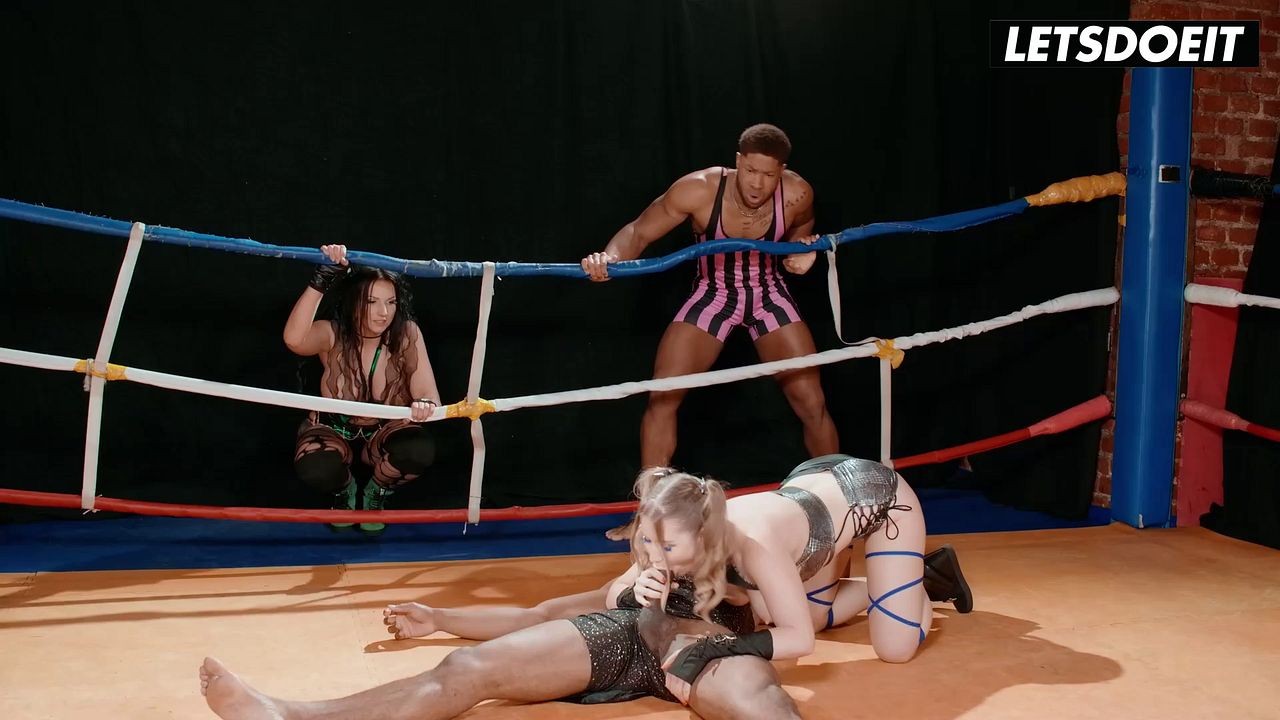 Two Curvy Babes Share BBC in a Wrestling Ring... Sloppy Double Blowjob - Free Porn Videos - Thumbzilla